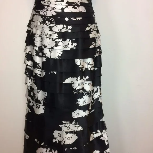 JS Collections Black and White Gown - Picture 4 of 9